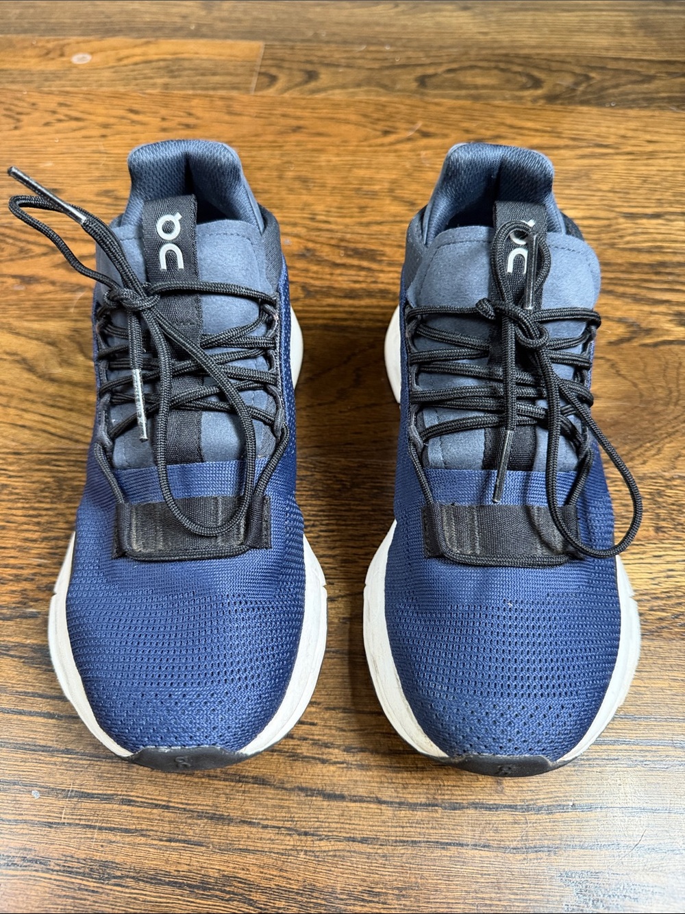 On Cloud Tennis Shoes Size 5.5